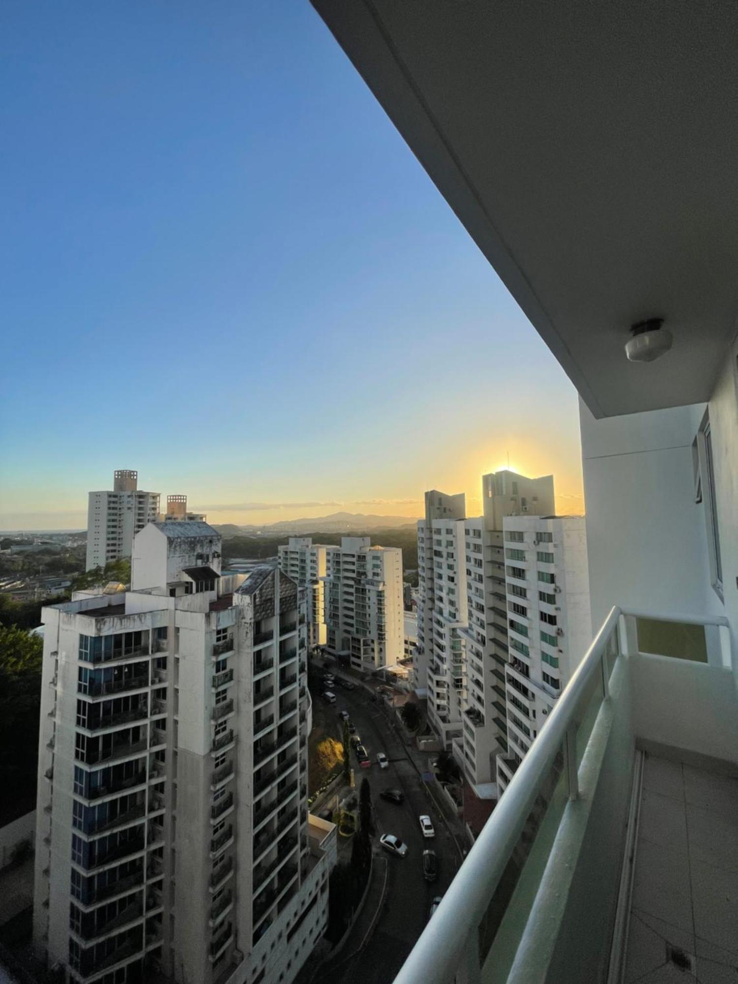 Hab Compartida Con Bano Privado En Un Piso 24 Con Todo Lo Necesario Appartement Panama (ville)