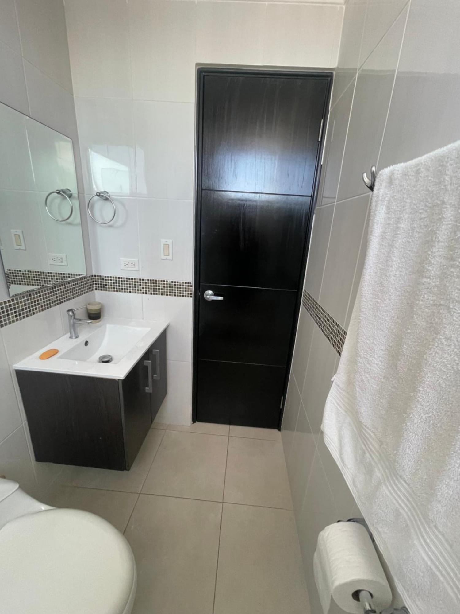 Hab Compartida Con Bano Privado En Un Piso 24 Con Todo Lo Necesario Appartement Panama (ville)