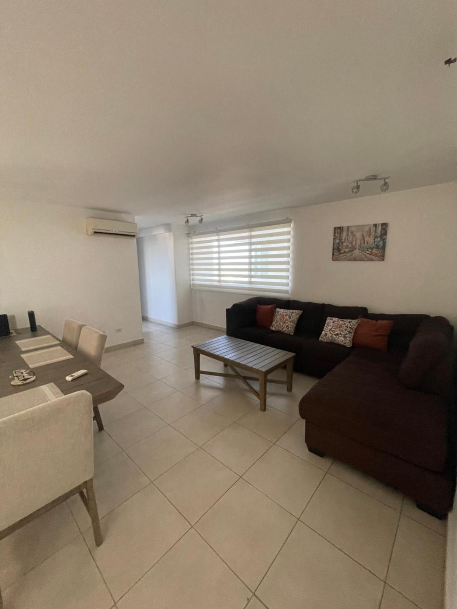 Hab Compartida Con Bano Privado En Un Piso 24 Con Todo Lo Necesario Appartement *