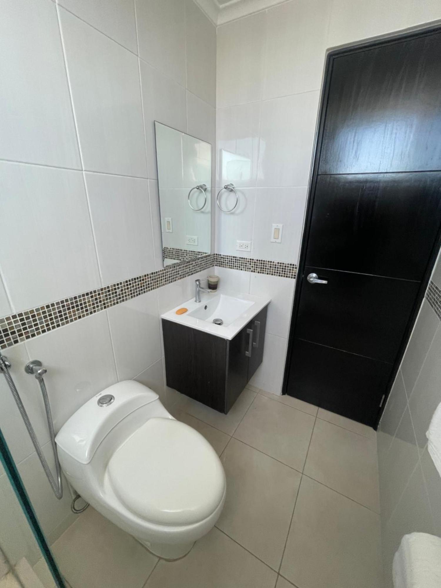 Hab Compartida Con Bano Privado En Un Piso 24 Con Todo Lo Necesario * Panama (ville)