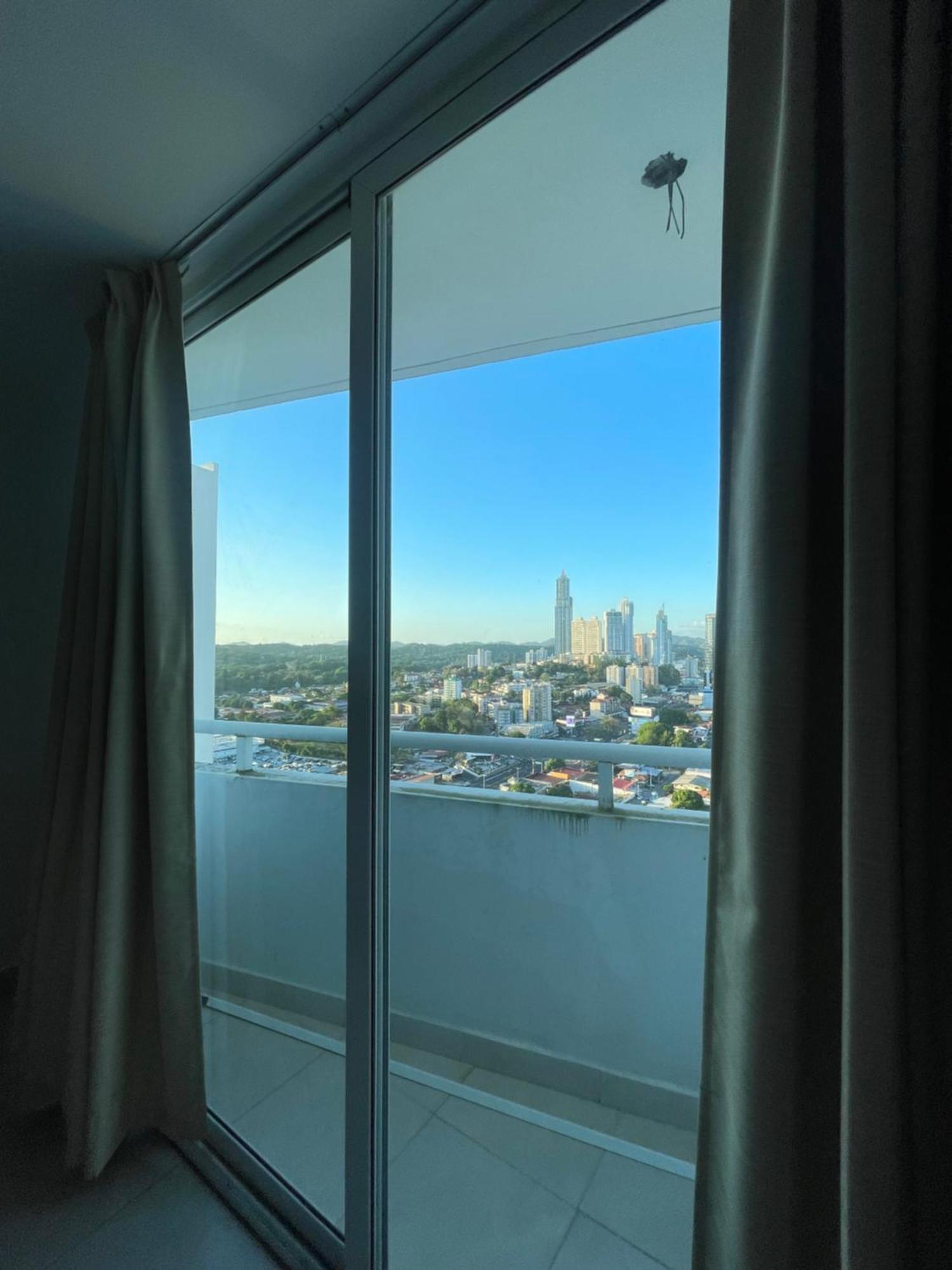 Hab Compartida Con Bano Privado En Un Piso 24 Con Todo Lo Necesario Panama (ville)