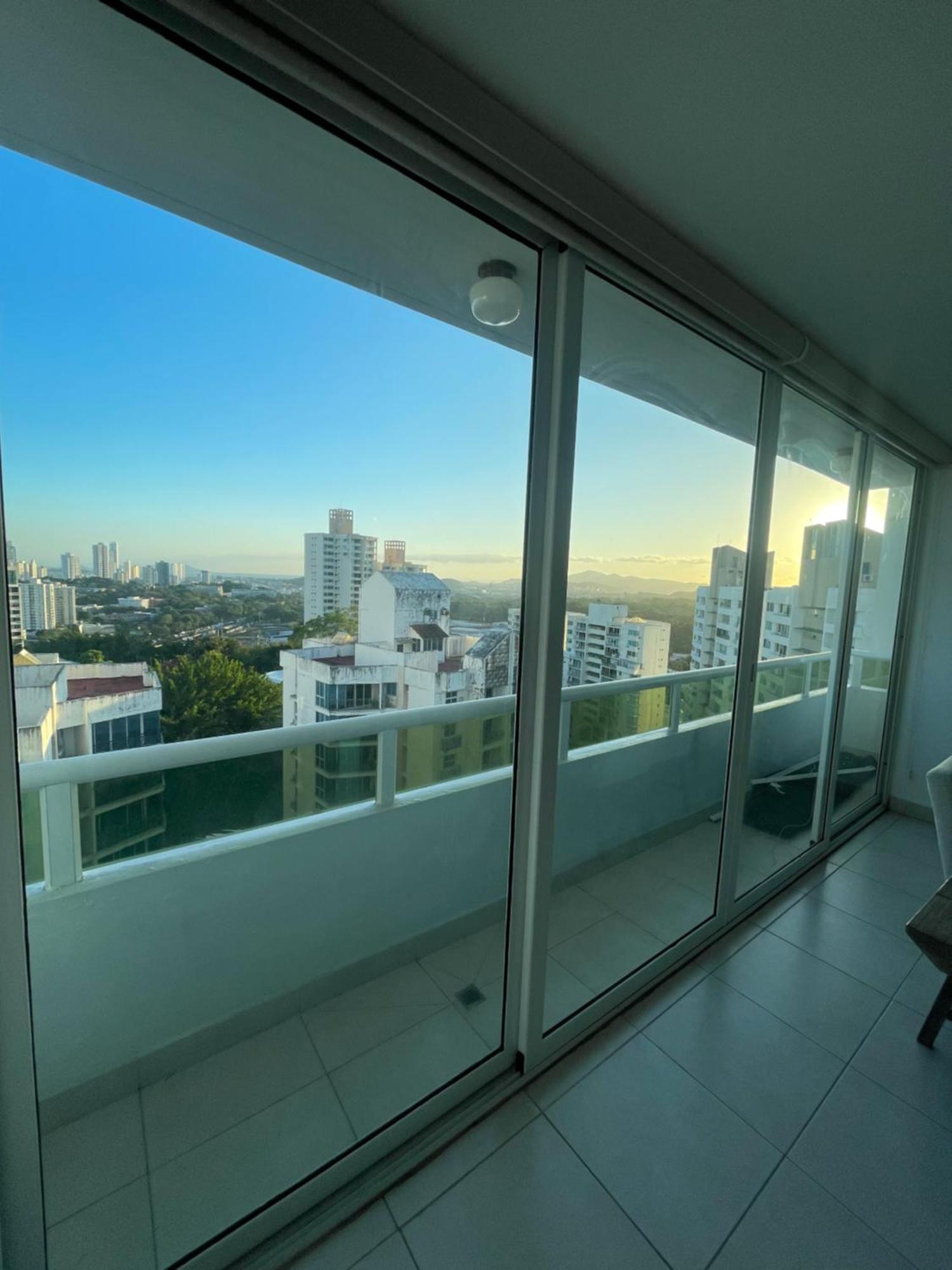 Hab Compartida Con Bano Privado En Un Piso 24 Con Todo Lo Necesario Appartement Panama (ville)